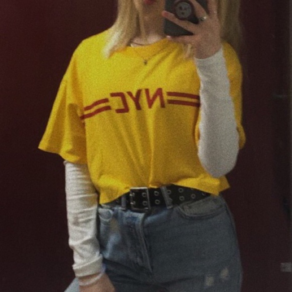 🛍F21 yellow NYC crop top t-shirt✨